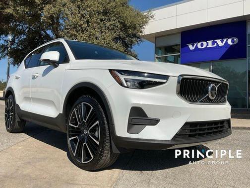 2023 Volvo XC40 B4 Core