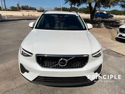 2023 Volvo XC40 B4 Core