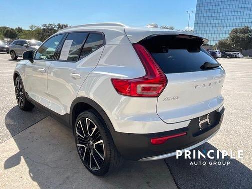 2023 Volvo XC40 B4 Core