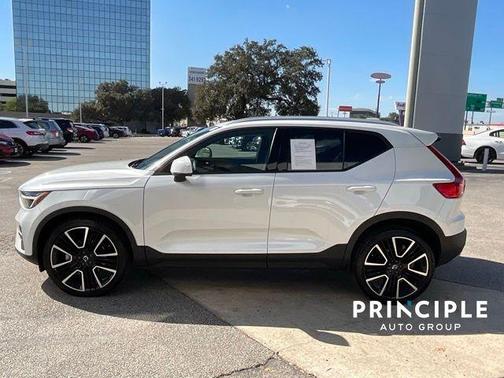 2023 Volvo XC40 B4 Core