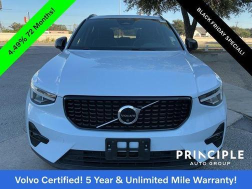 2025 Volvo XC40 B5 Plus Dark Theme