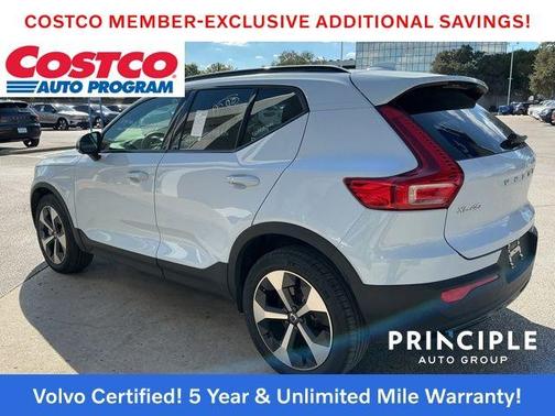 2025 Volvo XC40 B5 Plus Dark Theme