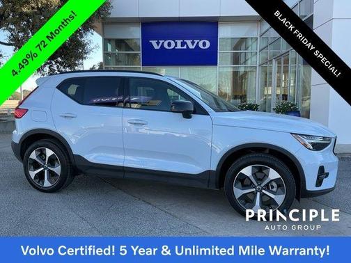 2025 Volvo XC40 B5 Plus Dark Theme