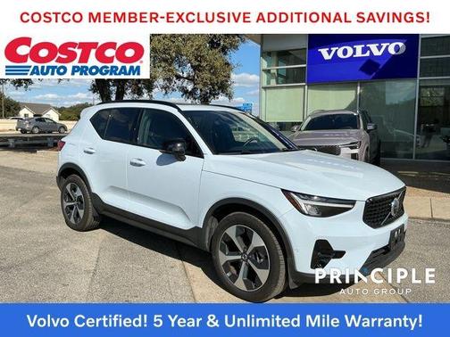 2025 Volvo XC40 B5 Plus Dark Theme