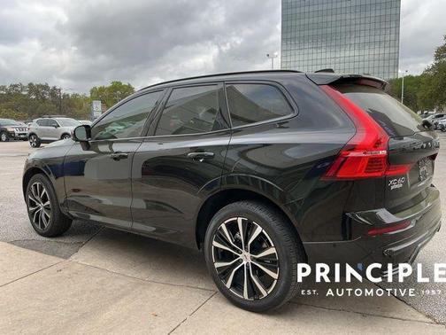 Onyx Black Metallic 2023 Volvo XC60 B5 Plus Dark Theme
