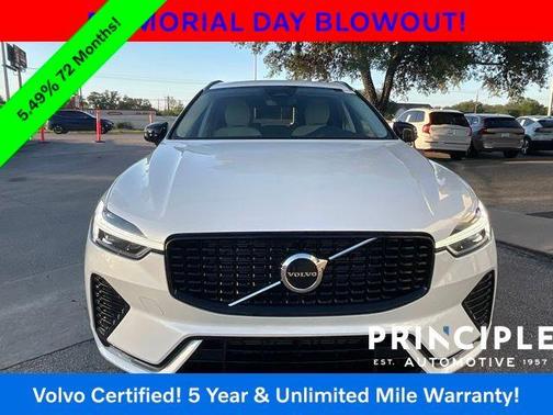 Crystal White Metallic 2024 Volvo XC60 B5 Core