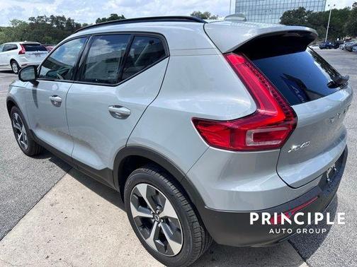 2026 Volvo XC40 B5 Plus