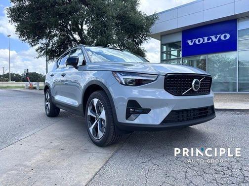 2026 Volvo XC40 B5 Plus