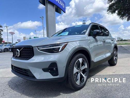 2026 Volvo XC40 B5 Plus