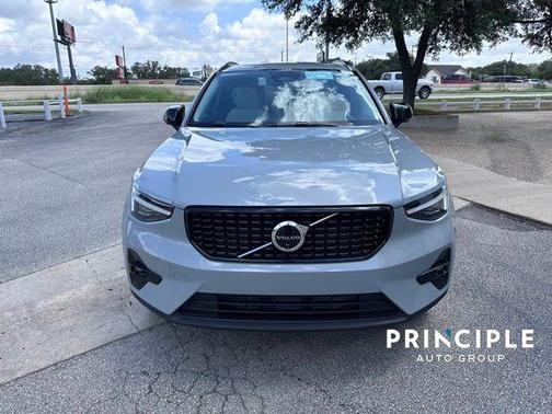 2026 Volvo XC40 B5 Plus