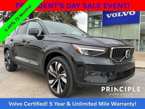 2023 Volvo XC40 B5 Plus Bright Theme