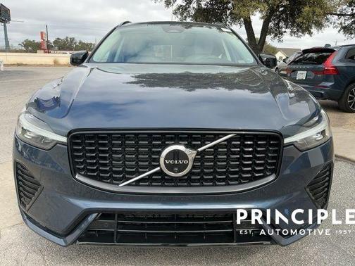 2023 Volvo XC60 B5 Plus Dark Theme