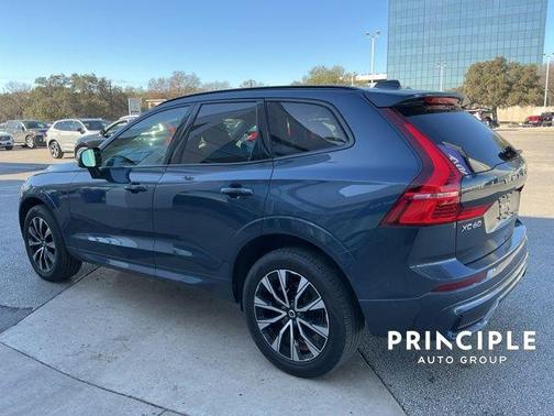 2023 Volvo XC60 B5 Plus Dark Theme