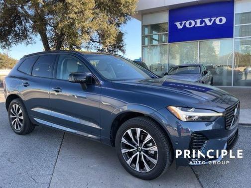 2023 Volvo XC60 B5 Plus Dark Theme