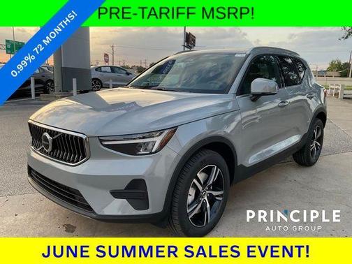 2025 Volvo XC40 B5 Core Bright Theme