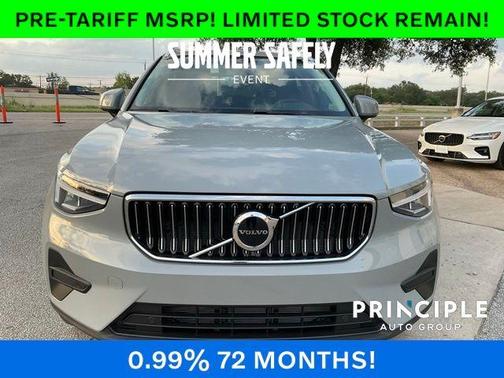 2025 Volvo XC40 B5 Core Bright Theme