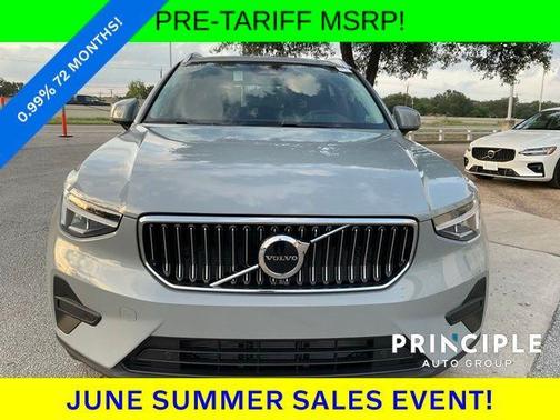 2025 Volvo XC40 B5 Core Bright Theme
