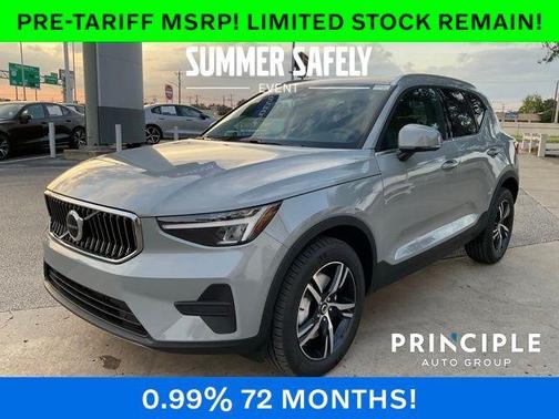 2025 Volvo XC40 B5 Core Bright Theme