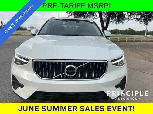 2025 Volvo XC40 B5 Core Bright Theme