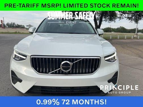 2025 Volvo XC40 B5 Core Bright Theme