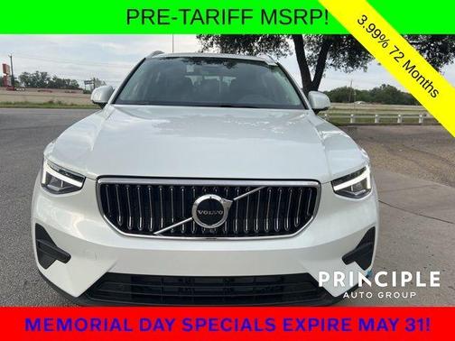 2025 Volvo XC40 B5 Core Bright Theme