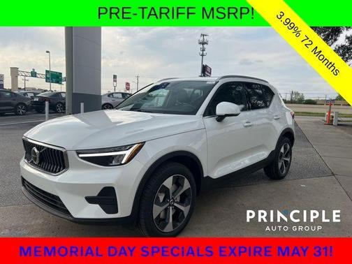 2025 Volvo XC40 B5 Core Bright Theme