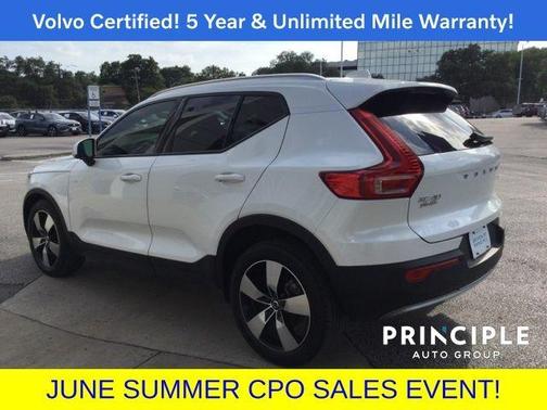 2022 Volvo XC40 T4 Momentum