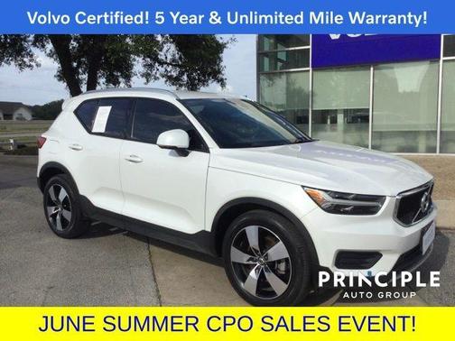 2022 Volvo XC40 T4 Momentum