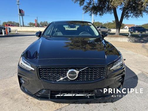 2024 Volvo S60 B5 Core Dark Theme