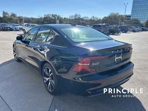 2024 Volvo S60 B5 Core Dark Theme