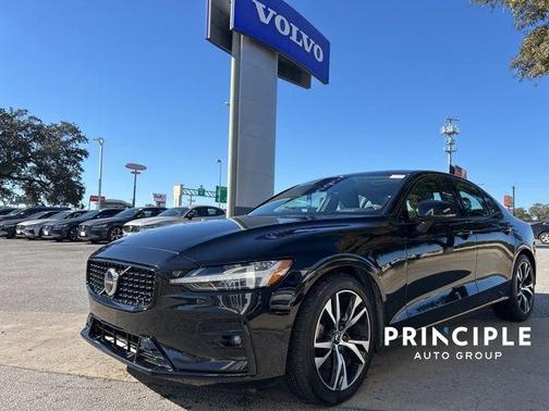 2024 Volvo S60 B5 Core Dark Theme