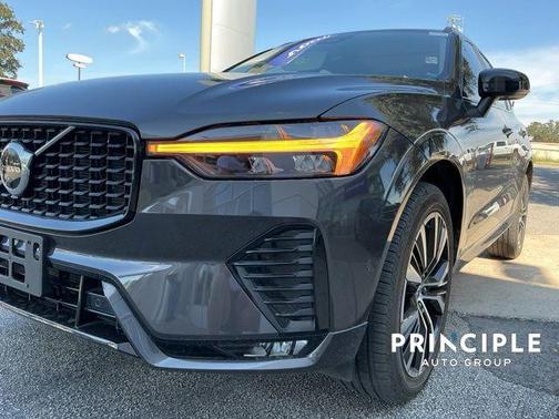 2023 Volvo XC60 B5 Plus Dark Theme