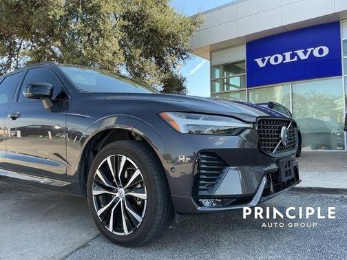 2023 Volvo XC60 B5 Plus Dark Theme