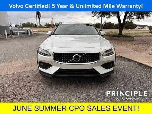 2023 Volvo V60 Cross Country B5 Plus