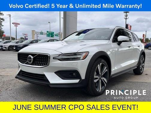 2023 Volvo V60 Cross Country B5 Plus