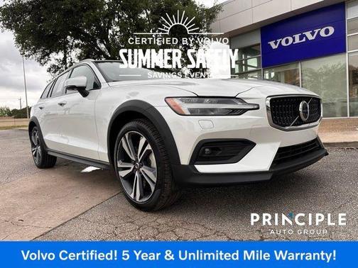 2023 Volvo V60 Cross Country B5 Plus