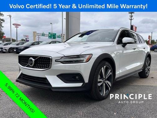 2023 Volvo V60 Cross Country B5 Plus