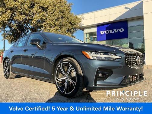 2024 Volvo S60 B5 Plus Dark Theme