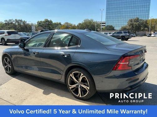 2024 Volvo S60 B5 Plus Dark Theme