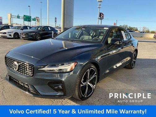 2024 Volvo S60 B5 Plus Dark Theme