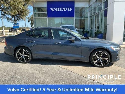 2024 Volvo S60 B5 Plus Dark Theme