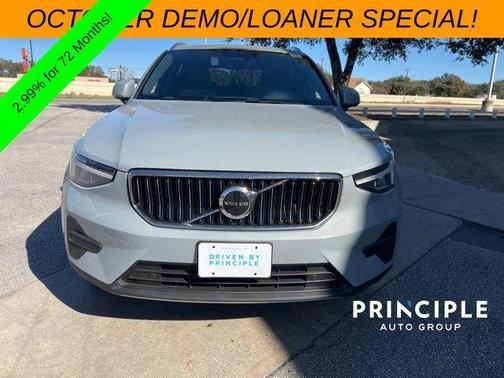 2025 Volvo XC40 B5 Core Bright Theme