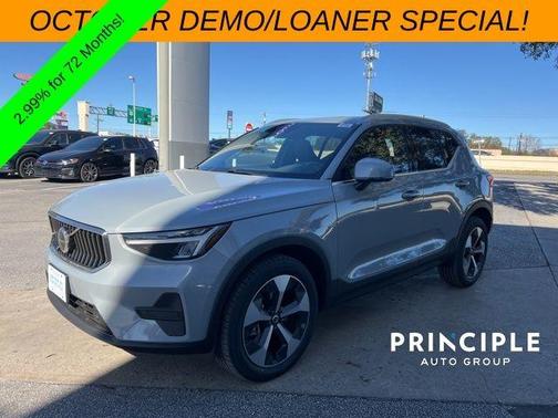 2025 Volvo XC40 B5 Core Bright Theme
