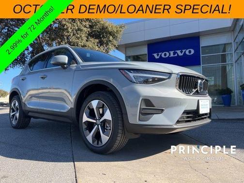 2025 Volvo XC40 B5 Core Bright Theme