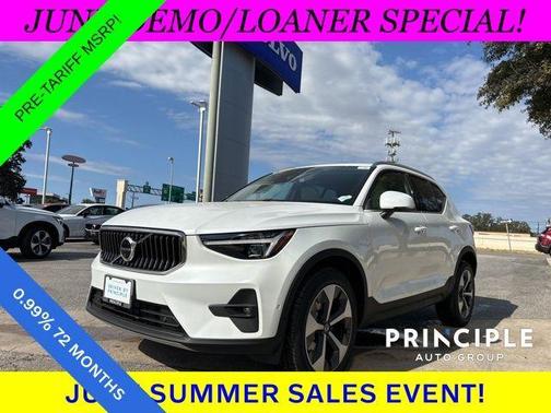 2025 Volvo XC40 B5 Plus Bright Theme