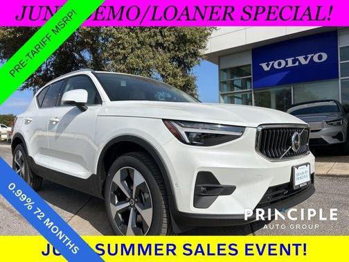 2025 Volvo XC40 B5 Plus Bright Theme