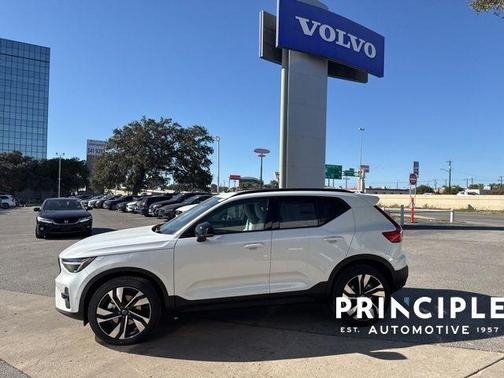 Crystal White 2026 Volvo XC40 B4 Plus