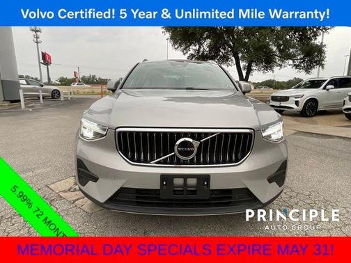 2025 Volvo XC40 B5 Core Bright Theme