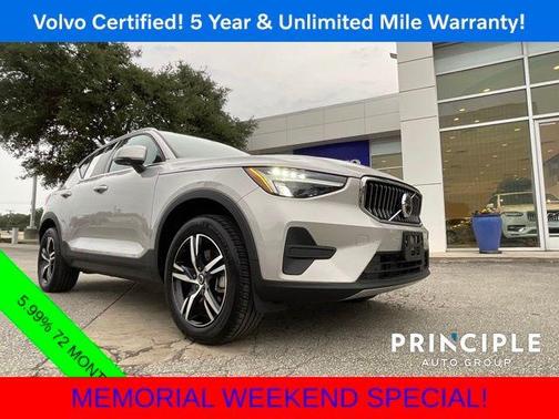 2025 Volvo XC40 B5 Core Bright Theme
