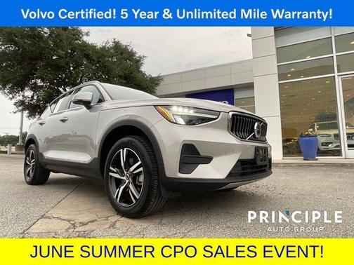 2025 Volvo XC40 B5 Core Bright Theme